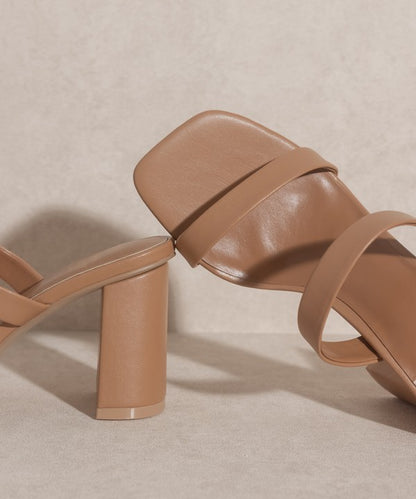 Modern Strappy Heel – Classic Simplicity & Timeless Elegance